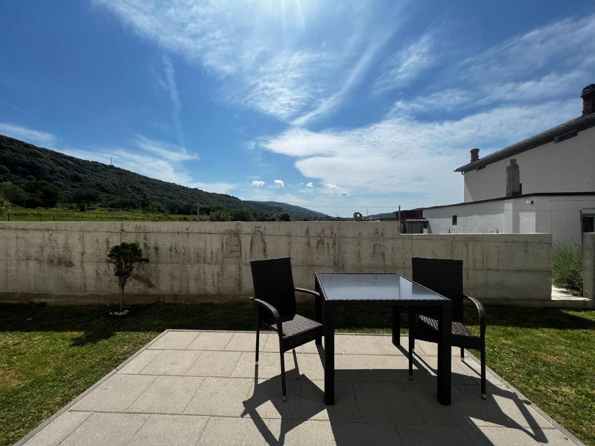 Apartments Petrusic Supetarska Draga Exterior photo